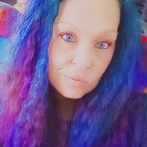 Meet your Posher, Rayven